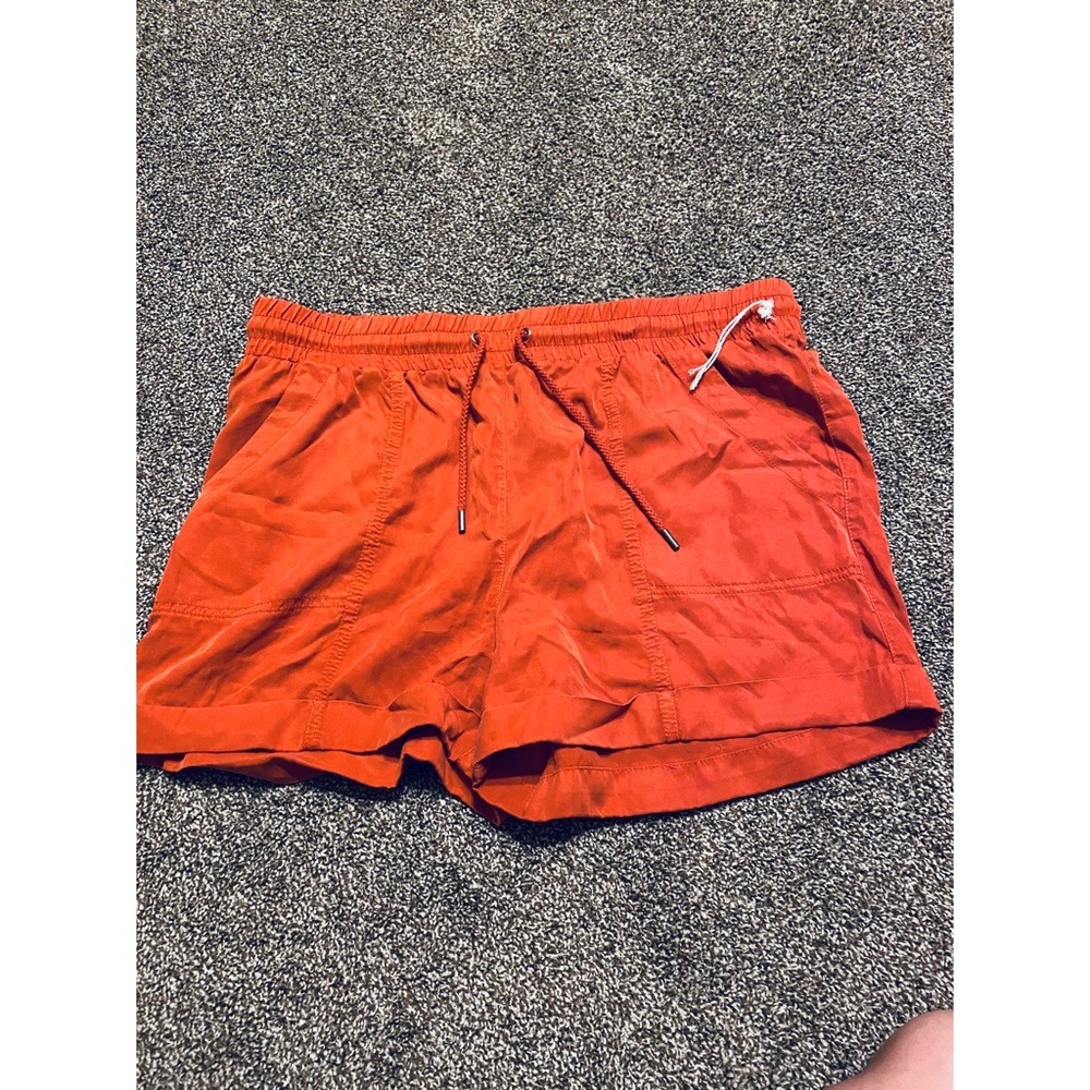 Universal thread Shorts 🩳